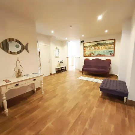 Hostal Lloret Playa 2* 료렛 드 마르